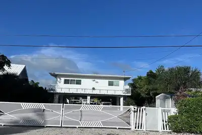 Image de Sunsets on the bay at Villa Mia