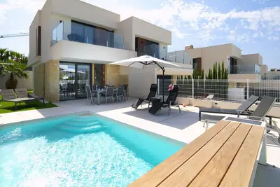 Image de Merveilleuse maison de vacances avec Wifi, piscine privée, climatisation, Tv et terrasse