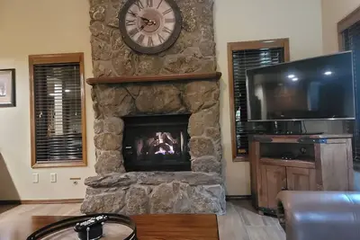 Image de Ski cabin private hot tub fireplace, 2 story, 3 bed+