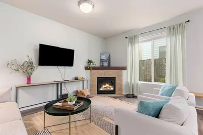 Image de Cheerful & centrally located home. Pet friendly, safe, & quiet neighborhood!