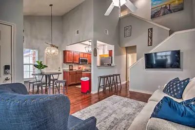 Image de 1 Block to Boat Ramp: Monkey Island Home