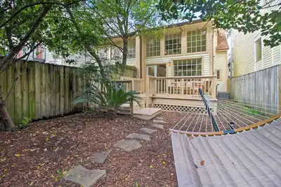 Image de Savannah Victorian: Walk to Forsyth Park