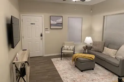 Image de King Bed Pet Friendly Retreat with Private Terrace in Gated Community!