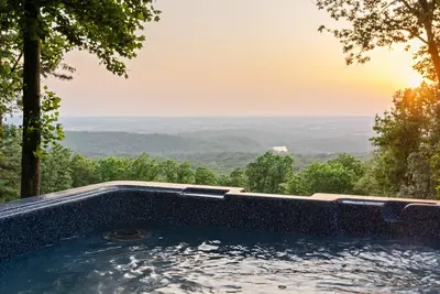 Image de Cottage w/ Hot Tub and 100-Mile Valley Views!