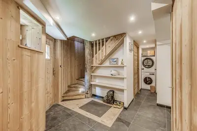 Image de Chalet, à 50m des pistes de ski, vue montagne, terrasse, cheminée ou poêle à bois, télévision