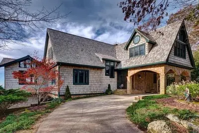 Image de Highlands Home with Magnificent Blue Valley views