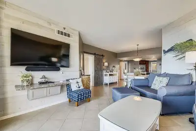 Image de 411 Barrington Court ~ Beautifully Updated Villa Overlooking Ocean!