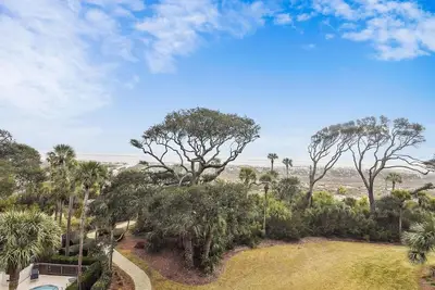 Image de 3409 Windsor Court S ~ Beautiful 4Br Villa with Spacious Ocean Front Balcony