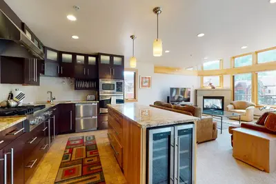 Image de Delightful Ski-In/Ski-Out Retreat with Free WiFi & Mountain Views