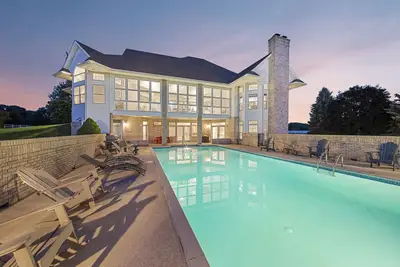 Image de Huge Crystal Lake 7 Acre Ranch w/Pool & Hot Tub