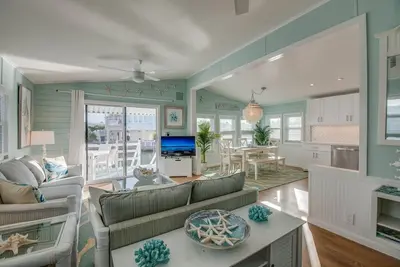 Image de Oceania. . . water front cottage retreat ~