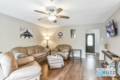 Image de Sleeps 10 | King Bed | Family & Pet-Friendly | Near Nrg, Galleria & Med Center