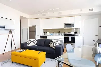 Sophari 1br Experience in Bellevue: Modern | Gym