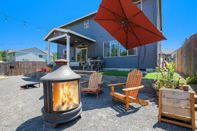 Image de Sunset Grove: A 5-Bedroom Pet-Friendly Home in Newberg, World-Class Food & Wines