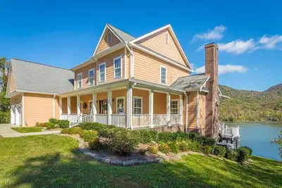 Image de Upper and Lower Cove | Large Main Home on the Tennessee River! ! | 4 Bed, 3. 5 Bath