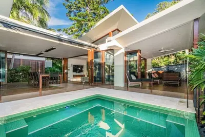 Image de Pavilion 4, beachside, walk 300m through the dunes to Broken Head Beach.