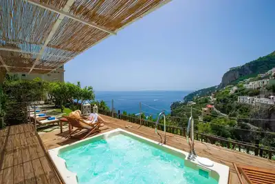 Image de Amore Rentals - Villa Bellavista with Heated Jacuzzi, Sea View and Gym