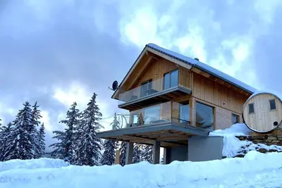 Image de Modern and cozy nestled in the charm of the mountains