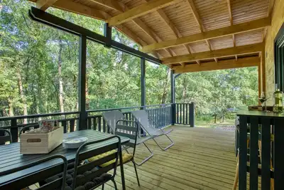 Image de Village de gîtes La Truffière : Chalets en pleine nature avec piscine chauffée