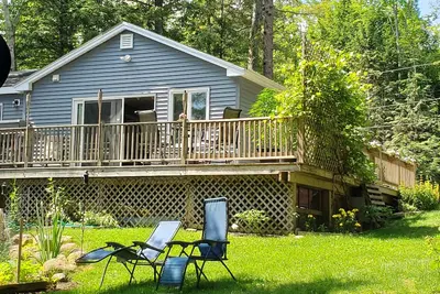 Image de Year round lake front retreat