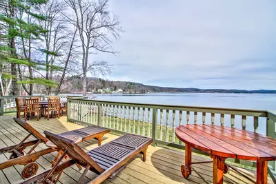 Image de Totally remodeled year round Lakefront home with stunning views of Lake Bomoseen