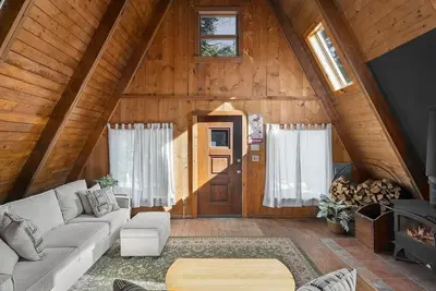 Image de A-Frame Home, 2mi from Mt. Snow w/Wood Burning Stove