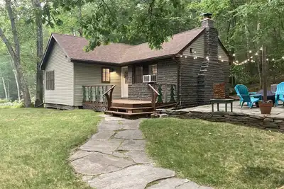 Image de Peaceful Seasonal Wooded Nature Cottage close to everything