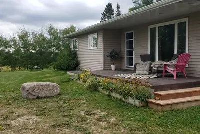 Image de Country cabin by Riding Mountain National Park- scenery at its best!