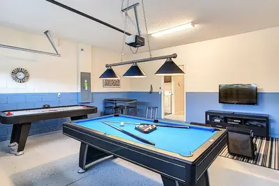 Image de 7br Slp16 Lux Villa NrDisney PoolSpa WaterPark Lazy River Arcade Gym No Rsrt Fee