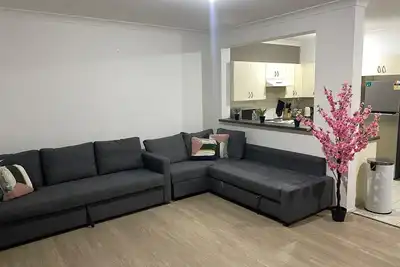 Image de Spacious 3 bedroom townhouse with Ac and lock up garage