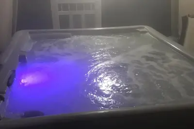 Image de House hot tub, deck 5miles from mount snow 3 miles from town of Wilmington