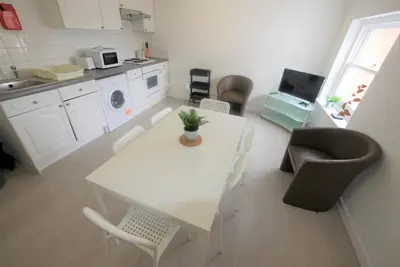 Image de 1 Daimler Beach Apartment - Town Centre