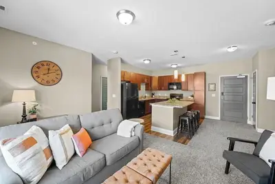 Image de Garage Parking | Balcony | Onsite Gym & Tanning