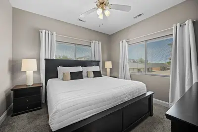 Image de Attached Garage | Private Balcony | Gym & Tanning