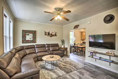 Image de Charming haven - Walk to Town< 8 miles to skiing!