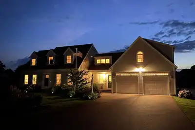 Image de Modern Beach House, Private Beach Rights, Minutes from Barnstable Village