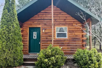 Image de Log Cabin. Only minutes from Crystal Mountain!