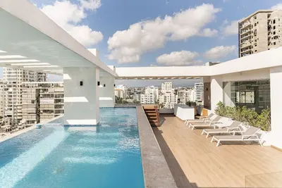 Image de Modern King Size Bed Condo with Pool by Agora Mall