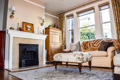 Image de Elegant 2 bedroom 2 bath Sf Flat in beautiful neighborhood