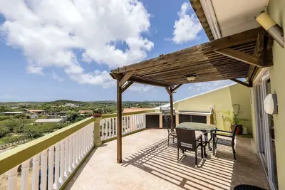 Image de Central located second floor apartment with swimming pool and a very nice view.