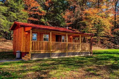 Image de Cuddling On The Creek Couples only romantic \" Tiny Cabin\" retreat! ! ! !