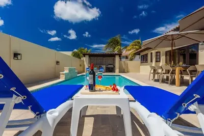 Image de Large 5br Villa with Private Pool near Eagle Beach