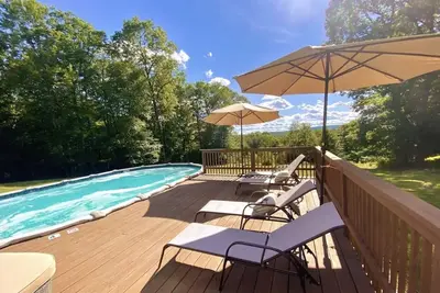 Image de Cozy Pocono Home on Top of Mountain w/Pool, Hot-tub, Fireplace and Views
