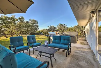 Image de Quiet Haven w/ Hot Tub, 4 Mi to Canyon Lake!