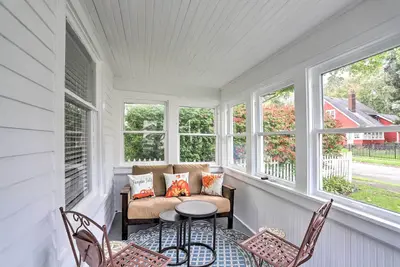 Image de Pet-Friendly Home - 1/2 Mi to Downtown Willoughby!
