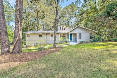 Image de Walk to Uf: Remodeled Family Home w/ Patio!