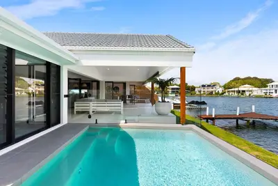 Image de Seamount Quay 22 - Waterfront views, private pool & fishing from your own jetty