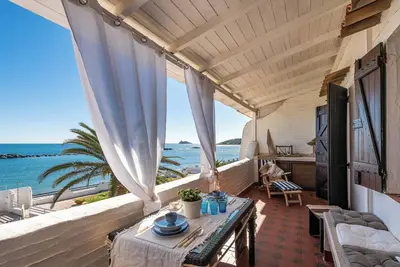 Image de Maison de vacances \"Nicoleup\" avec vue sur la mer, terrasse et jardin partagé