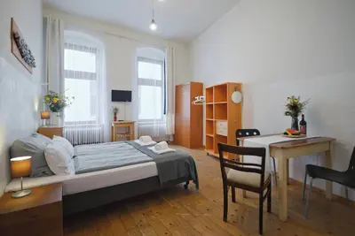 Image de Renovated old apartment with new shower room, separate eat-in kitchen and washing machine