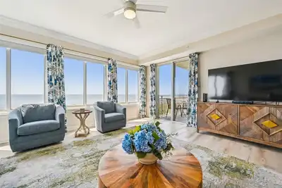 Image de 3403 Sea Crest | Direct Ocean Front Views from Private 3Br Villa!